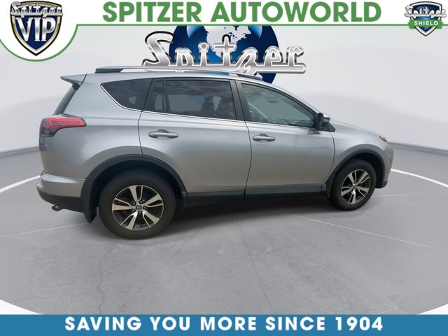 Used 2018 Silver Toyota XLE image 10