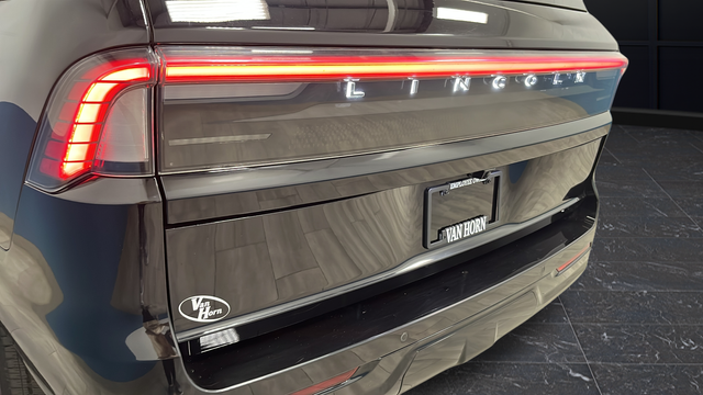 Used 2025 Infinite Black Metallic Clearcoat Lincoln Reserve image 42