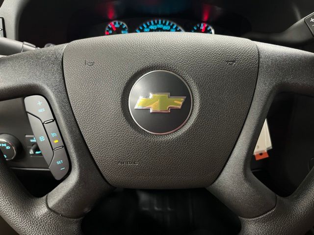 New 2026 Summit White Chevrolet Work Van image 11