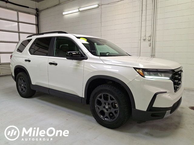 Platinum White Pearl 2025 Honda Pilot TrailSport AWD SUV / Crossover All-Wheel Drive Automatic