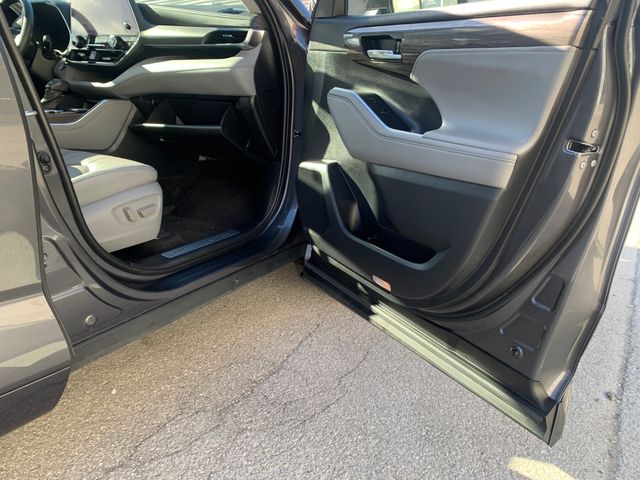 Used 2023 Toyota Highlander SUV