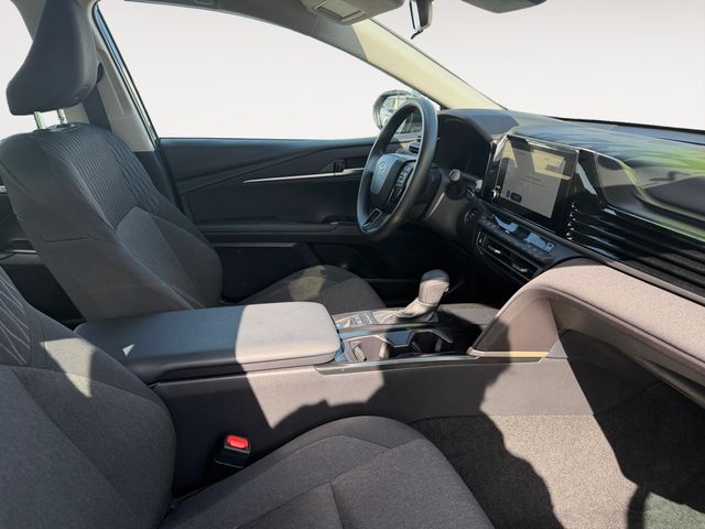 2025 Toyota Camry LE - Photo 13
