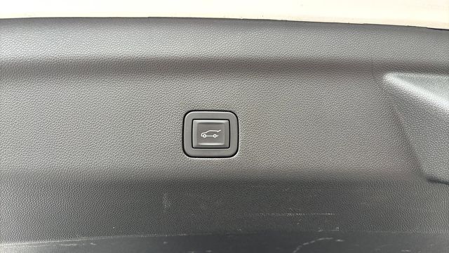 Used 2025 Beige Chevrolet High Country image 29