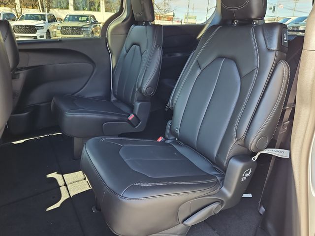 New 2026 White Chrysler Select image 11