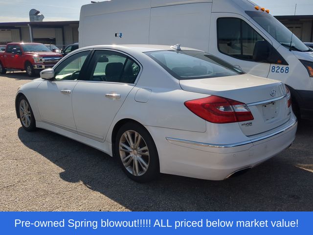 Used 2013 White Hyundai 3.8 image 3