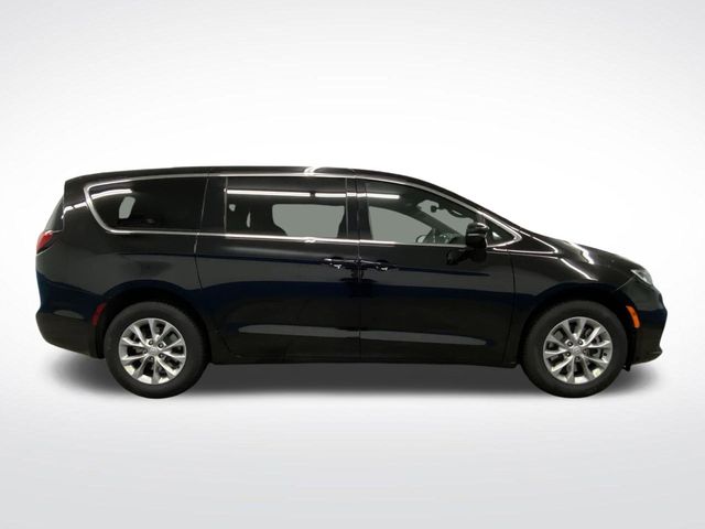 2025 Chrysler Pacifica photo 2