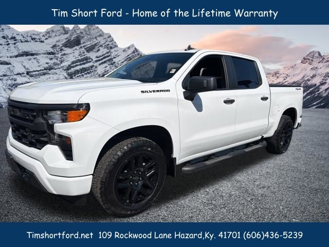 Summit White 2024 Chevrolet Silverado 1500 Custom Crew Cab 4WD Pickup Truck Four-Wheel Drive 8-Speed Automatic