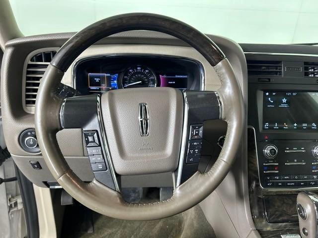 2017 Lincoln Navigator Select 16