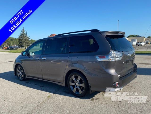 2016 Toyota Sienna SE 28