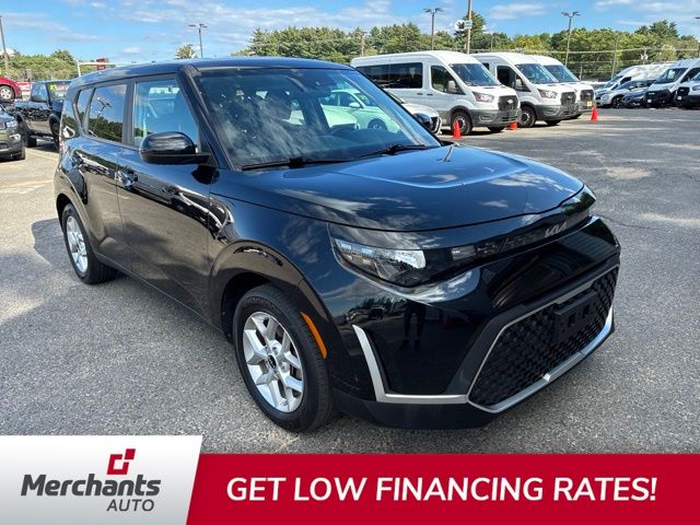 2023 Kia Soul Negro (Fusion Black) SUV/Crossover Tracción delantera Transmisión variable continua