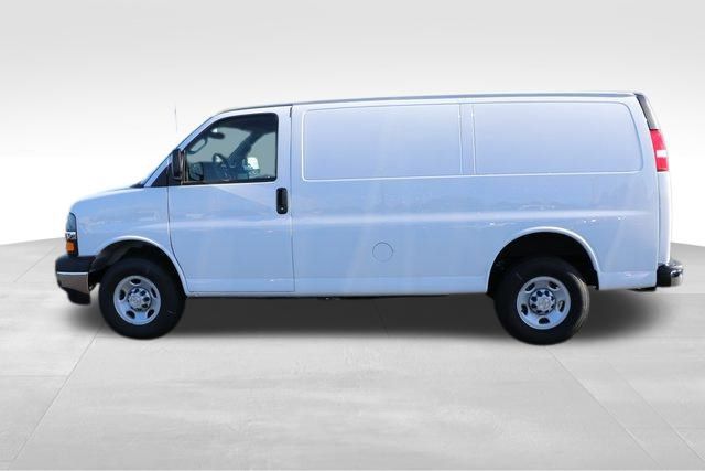 2024 Chevrolet Express 2500 Work Van 13