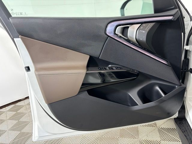 New 2026 White BMW 30 xDrive image 9
