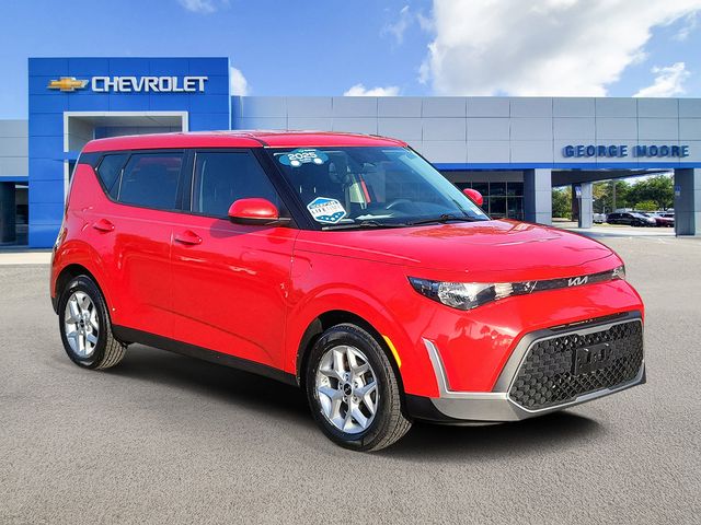 Inferno Red 2025 Kia Soul LX FWD SUV / Crossover Front-Wheel Drive Continuously Variable Transmission