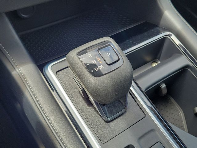 2025 Nissan Pathfinder SV - Photo 32