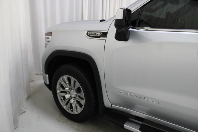 Used 2022 Silver GMC Denali image 33