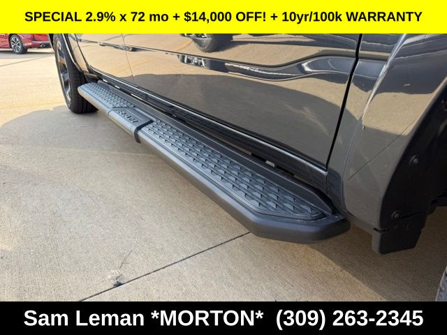 View vehicle photo 7