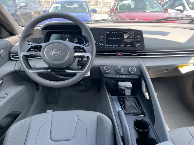 2024 Hyundai Elantra SE 6