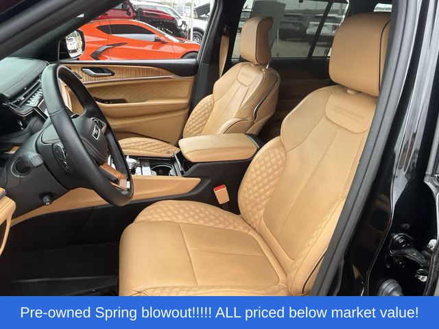 Used 2022 Diamond Black Jeep Summit Reserve image 17