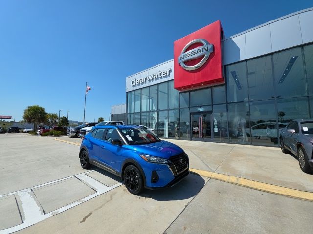 2022 Nissan Kicks SR FWD