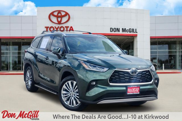 2024 Toyota Highlander Platinum  at Toyota of Victoria