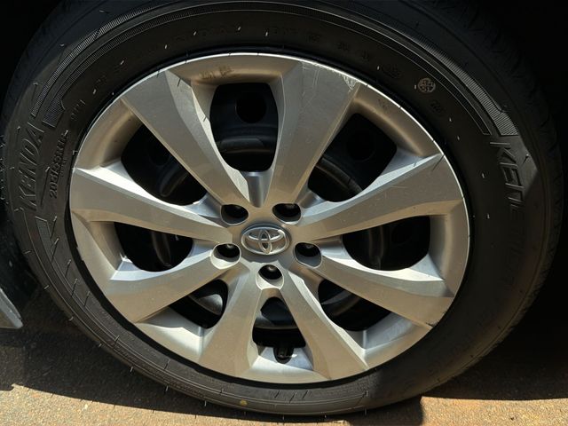 Used 2024  Toyota LE image 10