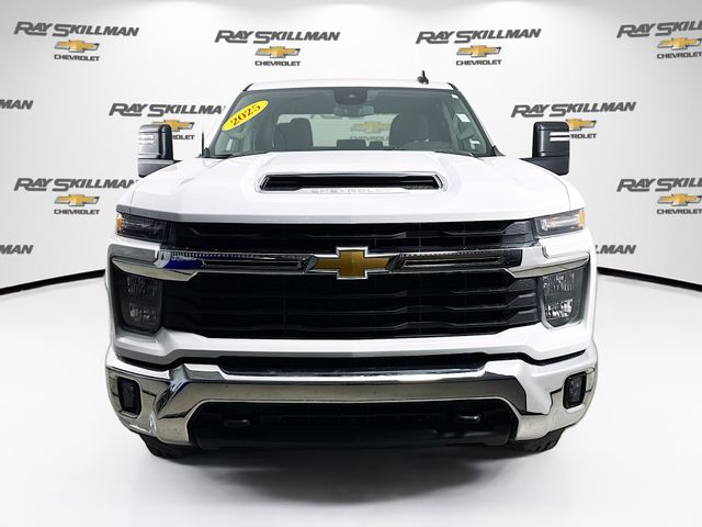 Used 2025 White Chevrolet LT image 2
