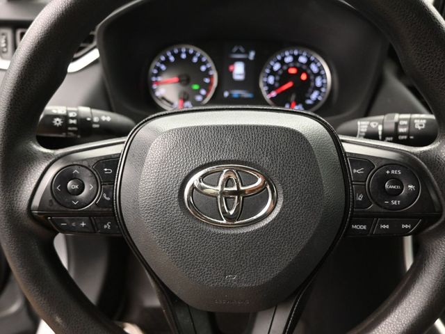 2021 Toyota RAV4 XLE 12