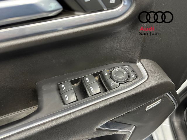 Used 2022 White GMC SLT image 28