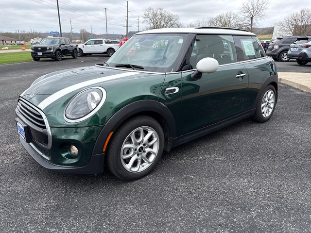 British Racing Green Metallic 2019 MINI Cooper 2-Door Hatchback FWD Hatchback Front-Wheel Drive 6-Speed Automatic
