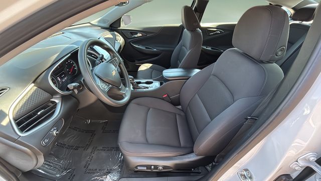 Used 2025 White Chevrolet LT image 18
