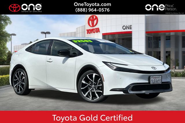 Pearl 2023 Toyota Prius Prime Hatchback Front-Wheel Drive Continuously Variable Transmission