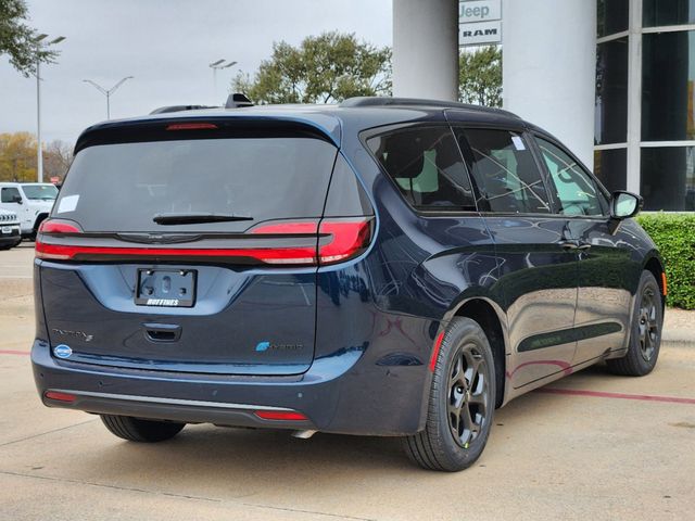 2025 Chrysler Pacifica Hybrid Select 4