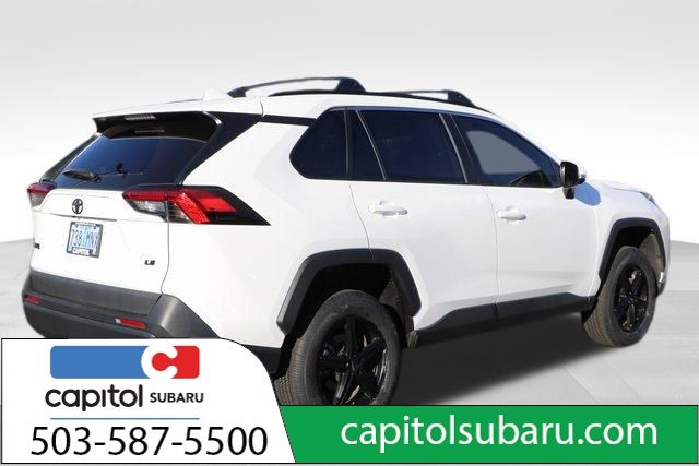 2021 Toyota RAV4 LE 18