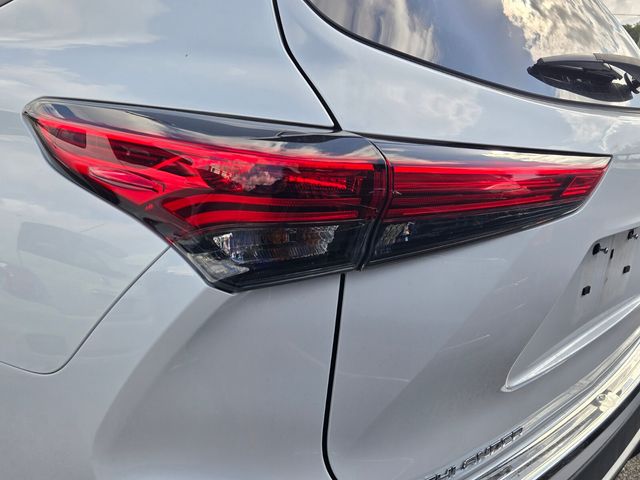 2023 Toyota Highlander - $37,999