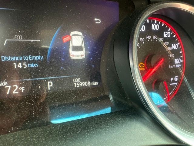 Used 2018 Pearl Toyota XSE image 5