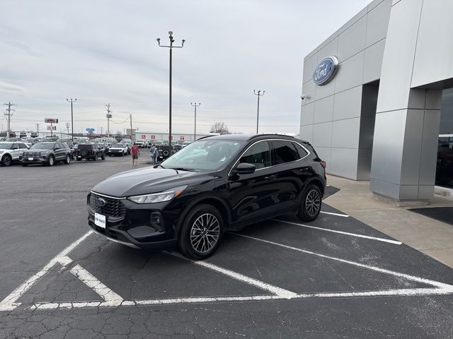 Agate Black Metallic 2025 Ford Escape Hybrid Plug-in SUV / Crossover Front-Wheel Drive Continuously Variable Transmission