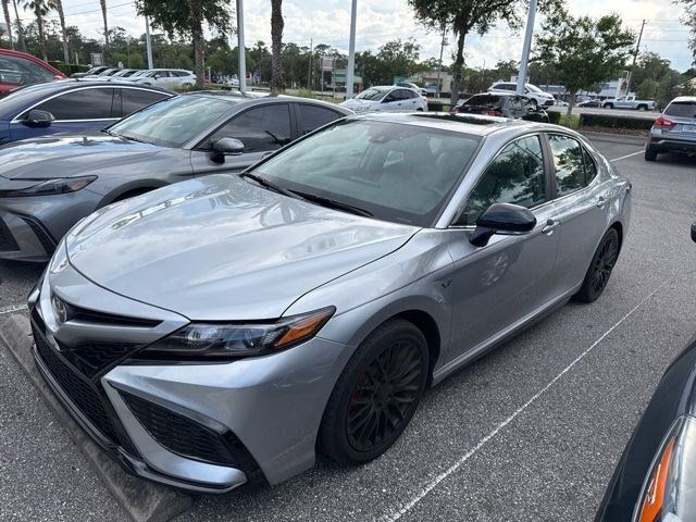 2024 Toyota Camry SE's photo
