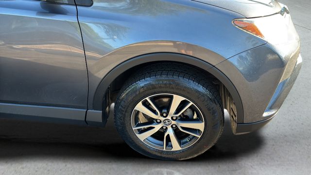 Used 2018 Gray Toyota XLE image 38