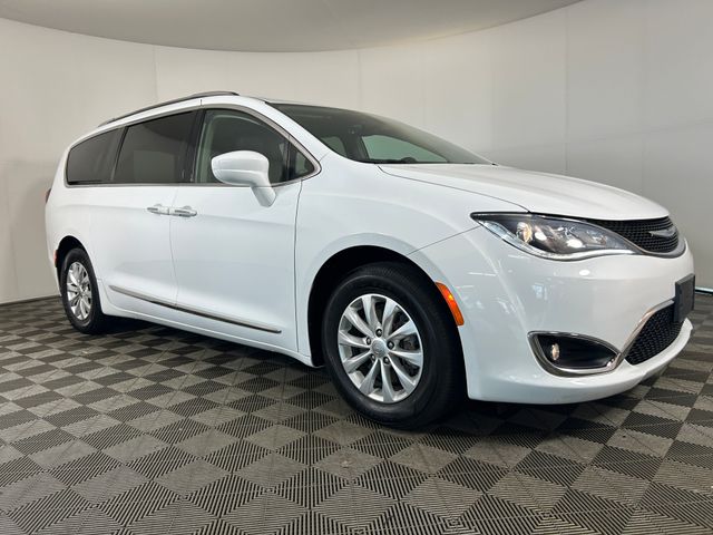 2019 Chrysler Pacifica Touring L 2