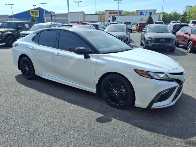 Wind Chill Pearl/Midnight Black Metallic 2023 Toyota Camry XSE V6 FWD Sedan Front-Wheel Drive 8-Speed Automatic