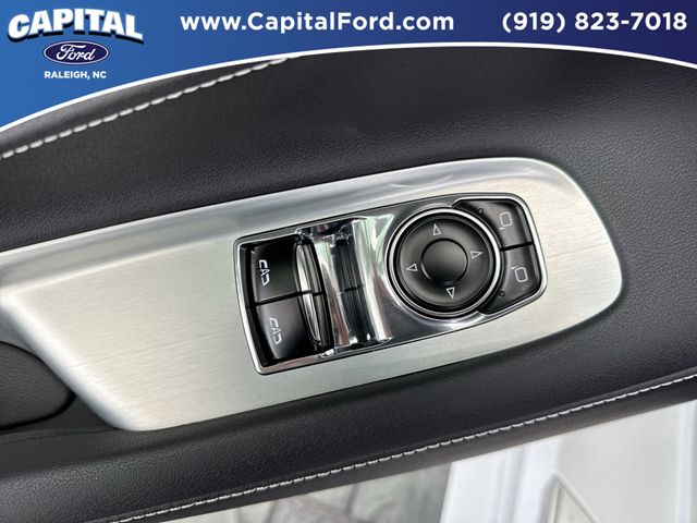 Used 2023 White Chevrolet Stingray image 19