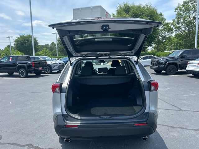 2024 Toyota RAV4 XLE - Photo 9