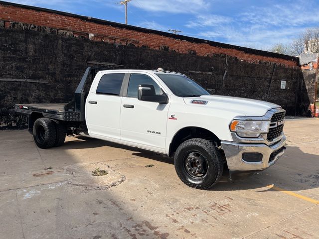 Bright White Clearcoat 2024 RAM 3500 Chassis SLT Crew Cab LB DRW 4WD Pickup Truck Four-Wheel Drive 6-Speed Automatic