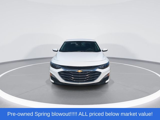 Used 2025 Summit White Chevrolet LT image 3