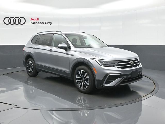 Pyrite Silver Metallic 2022 Volkswagen Tiguan SUV / Crossover Front-Wheel Drive 8-Speed Automatic