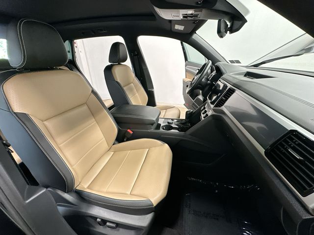 2023 Volkswagen Atlas Cross Sport 2.0T SEL R-Line Black at Sutliff Volkswagen