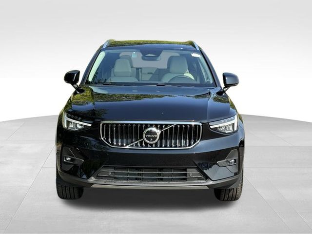 2024 Volvo XC40 B5 Plus Bright Theme 8