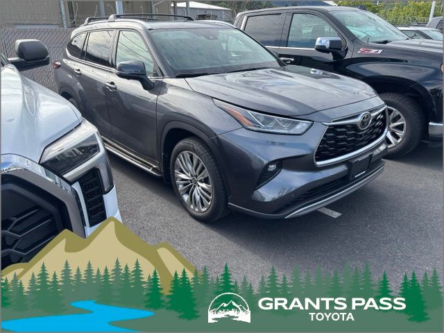 Magnetic Gray Metallic 2025 Toyota Highlander SUV / Crossover All-Wheel Drive 8-Speed Automatic