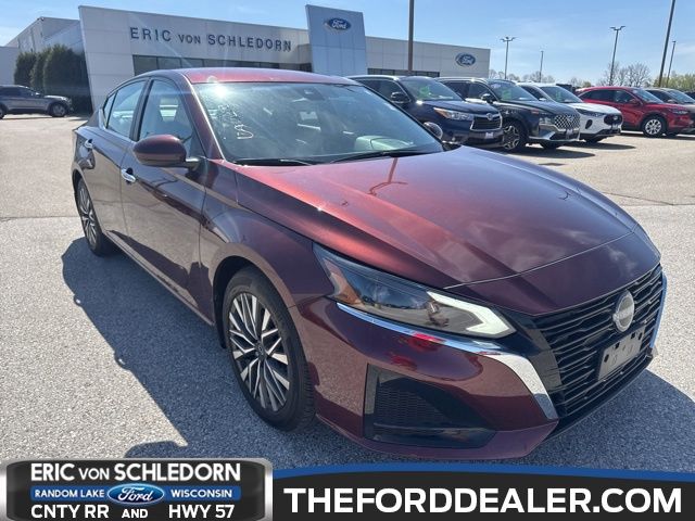 Garnet Pearl Metallic 2023 Nissan Altima Sedan Front-Wheel Drive Continuously Variable Transmission