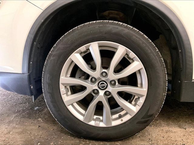 2018 Nissan Rogue SV White at Phil Fitts Ford